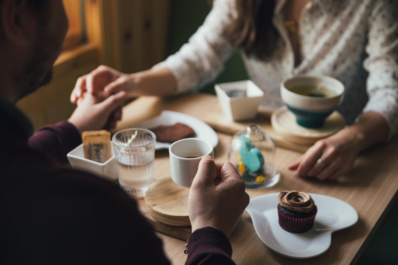 Navigating the Dating Labyrinth: A Comprehensive Guide on How to Make Dating Less Awful